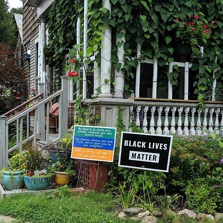 The One Cat Bed & Breakfast Братълборо Екстериор снимка