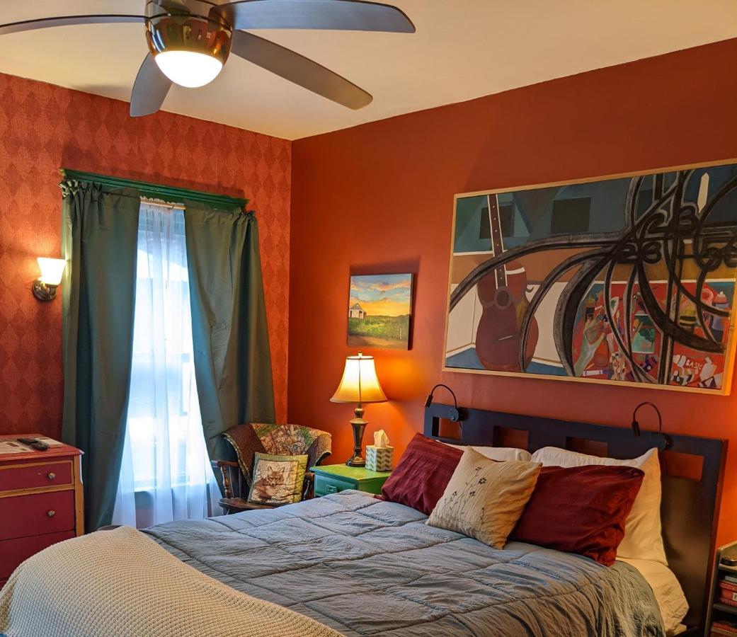 The One Cat Bed & Breakfast Братълборо Екстериор снимка