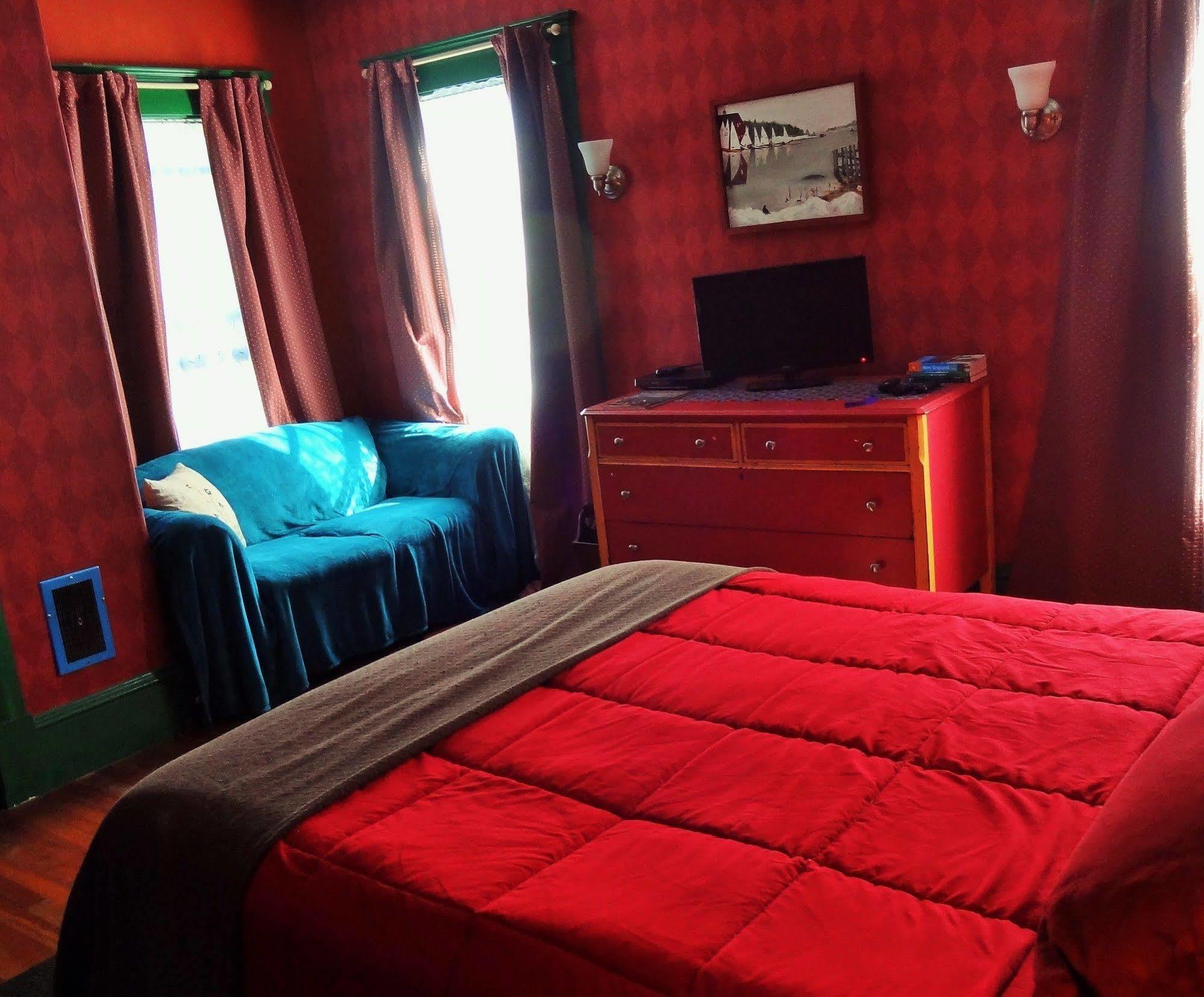 The One Cat Bed & Breakfast Братълборо Екстериор снимка